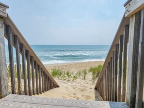 Una spiaggia nelle vicinanze