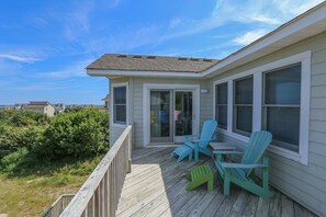 Terrace/patio - Luzon - 5 BR, 4.5 BA, Oceanside home in Duck w/Private Pool (Duck)