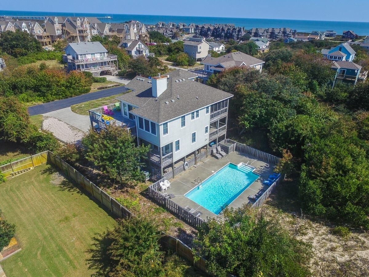 5 BR, 4.5 BA, Oceanside home in Duck w/Private Pool