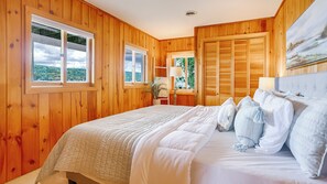5 bedrooms, iron/ironing board, Internet, bed sheets