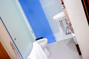 Standard Double Room | Bathroom