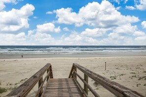 沙滩椅、沙滩毛巾