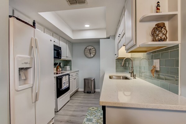 冰箱、微波炉、烤箱、炉灶