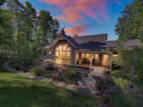 Boyne Mountain | Ski-In/Ski-Out | Hot Tub | Steps to the Alpine Chairlift |