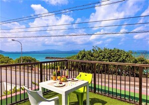 屋外ダイニングエリア