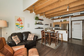 TV - Updated Pet Friendly Condo - Walk to Main Street - Central AC (Durango)