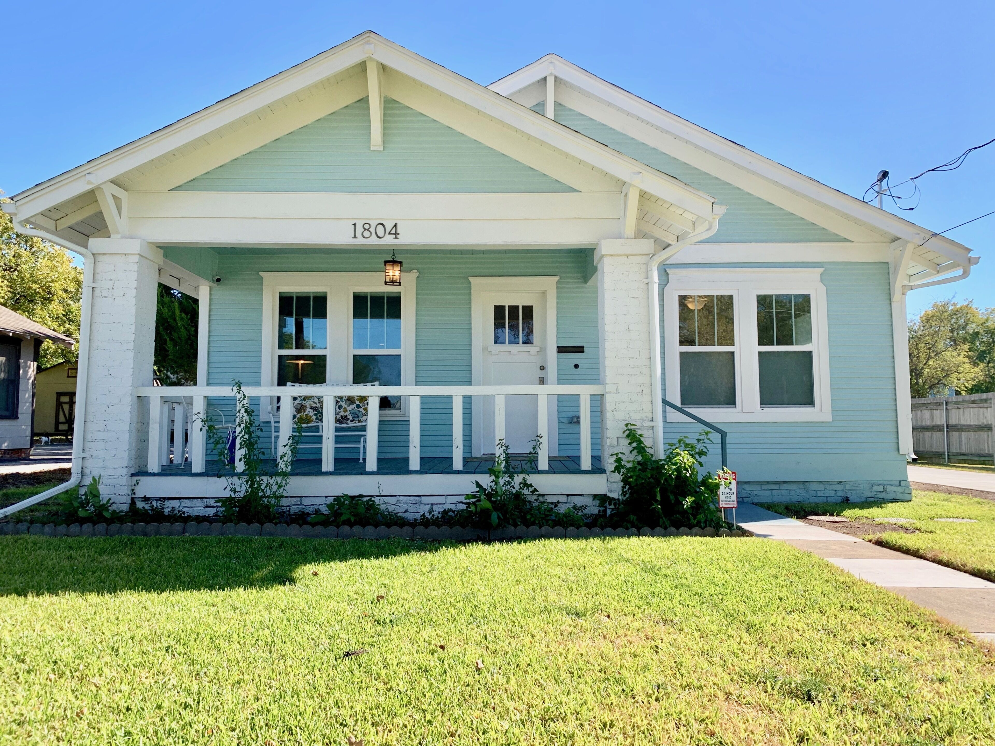 Historic Shiplap Cottage walk to TWU!