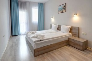 Individually decorated, blackout curtains, soundproofing - 1-st Line Izvora Hotel Golden Sands (Golden Sands)