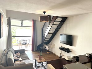 TV, books - Cozy studio in Le Gosier 2 minutes from the beach (Le Gosier)