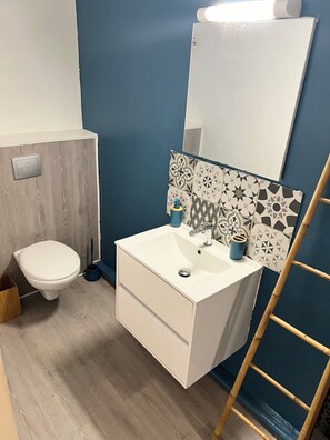 Hair dryer, towels, soap, shampoo