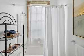Haartrockner, Seife, Shampoo, Toilettenpapier