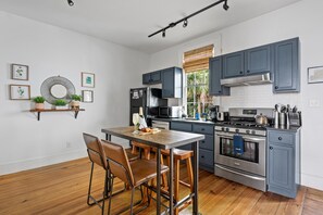 Microwave, oven, stovetop, dishwasher - Steps to Dining & Cocktails | Casa Fuego Suite C (Charleston)