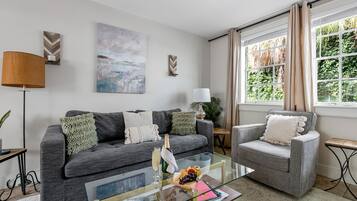 テレビ、書斎 / ワークスペース