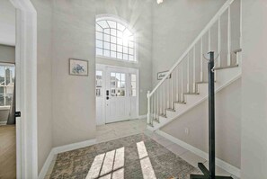 Interior - Big, newly renovated 6BR Bayview Home. (Ventnor City)