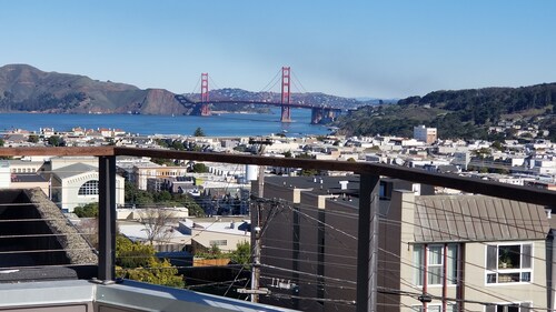Modern, Chic, 3bedroom/2bath, Patio, GGB and City views and free breakfast.<br><br>