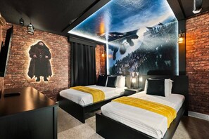 6 bedrooms, travel cot, WiFi, bed sheets