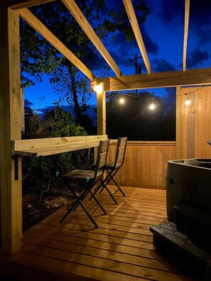 Property grounds - Charming Tiny Home & Hot Tub, Medina (Medina)