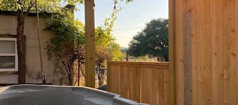 Main Street “Cosy Nest” Medina, Texas