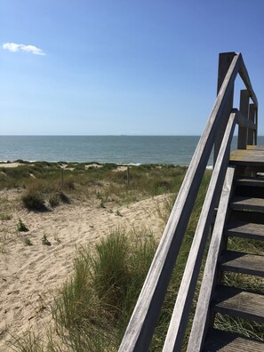 Beach nearby, sun-loungers - Sea Holiday villa Begijnhof 5 De Haan (De Haan)