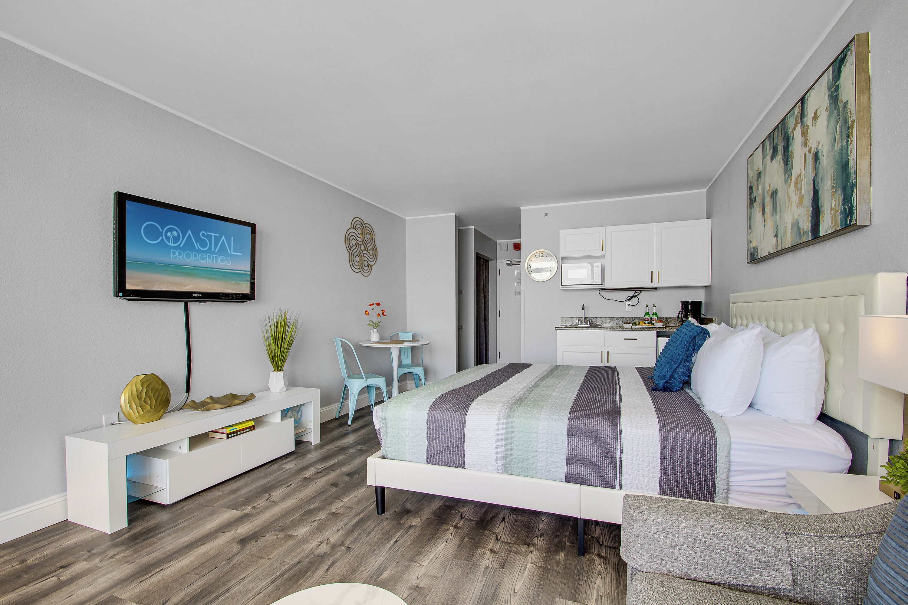 Iron/ironing board, free WiFi, bed sheets