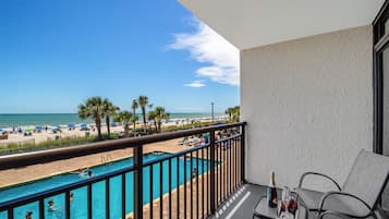 Una piscina techada, una piscina climatizada