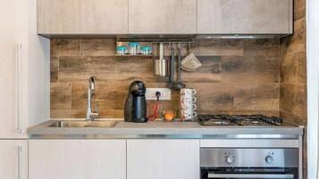 KĂŒhlschrank, Mikrowelle, Ofen, Herdplatte