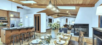 Large Open Plan Private Resort Home  10min to Beaches/Downtown  4BR/3Bth 2600SF