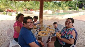 含每日當地特色早餐