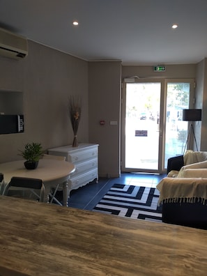 Interior entrance - Hôtel Renaissance Martigues (Martigues)