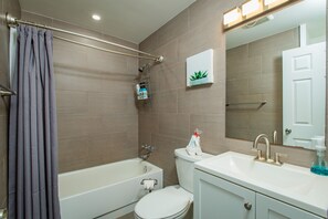Combined shower/bathtub, hair dryer, towels, soap