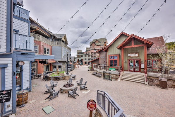 Terrace/patio - Mountain Biking & Hot Tub Retreat at Winter Park (Winter Park)