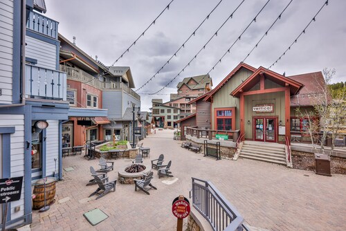 Ski-In/Out Hot Tub Retreat • Winter Park