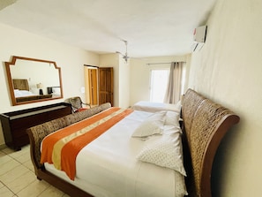 4 bedrooms, free WiFi, bed sheets, wheelchair access