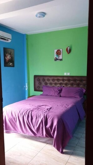 Memory foam beds, individually decorated, individually furnished, desk - Residence Du Lac (Douala)