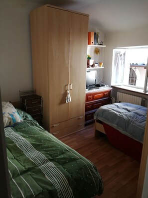 1 Schlafzimmer, Bügeleisen/Bügelbrett