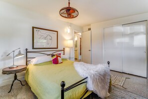 3 bedrooms, iron/ironing board, travel cot, WiFi