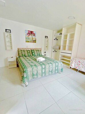 Minibar, wifi gratis y ropa de cama 