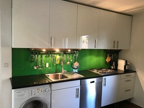 Kühlschrank, Ofen, Herdplatte, Geschirrspüler