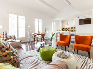 TV - Flat Seventies and terrace - Welkeys (Marseille)