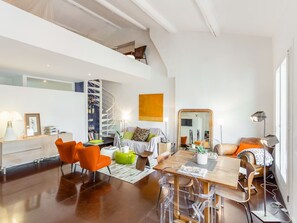 Interior - Flat Seventies and terrace - Welkeys (Marseille)