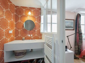 تجهيزات دش، مجففات شعر، مناشف