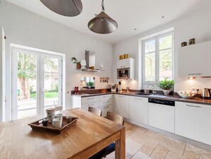 Fridge, microwave, oven, dishwasher - Maison Emeraude - Welkeys (Écully)