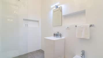 Doccia, asciugacapelli, bidet, asciugamani