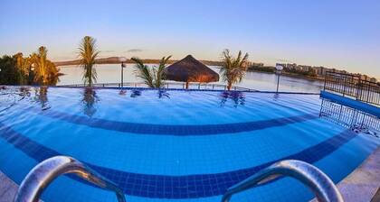 Must See Lake Resort!