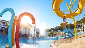 Innendørsbasseng og utendørsbasseng