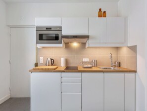 Fridge, microwave, dishwasher, coffee/tea maker