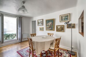 Dining - Appartement Choiseul - Welkeys (Paris)