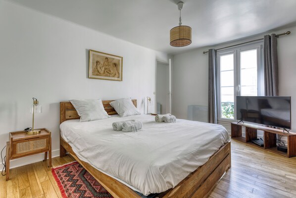 1 bedroom, iron/ironing board, bed sheets