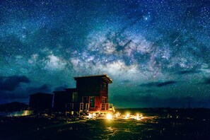 Exterior - The Phoenix House - Epic Tiny Home GEM on Volcanic Lava Field (Pāhoa)