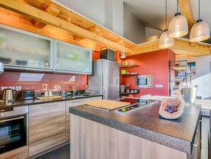 Fridge, microwave, oven, dishwasher - Panorama du Bellay - Welkeys (Annecy)